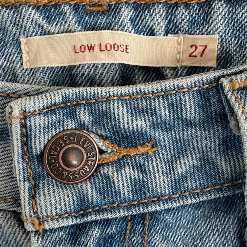 Levi's Low Loose Jeans in That's Fashion Light Wash Blue size 27 - Picture 6 of 8
